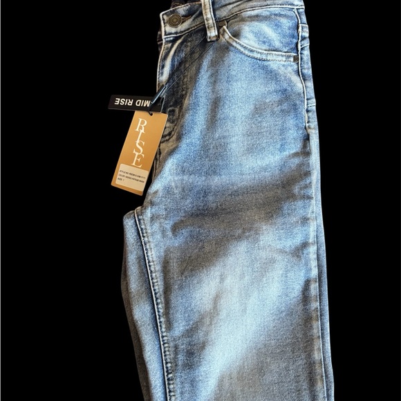 High Rise Light Blue Jeans - Picture 5 of 7